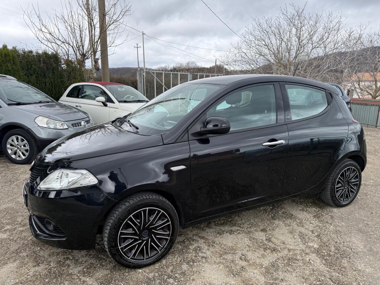 Lancia Ypsilon 1.0 FireFly 5 porte S&S Hybrid Ecochic Gold