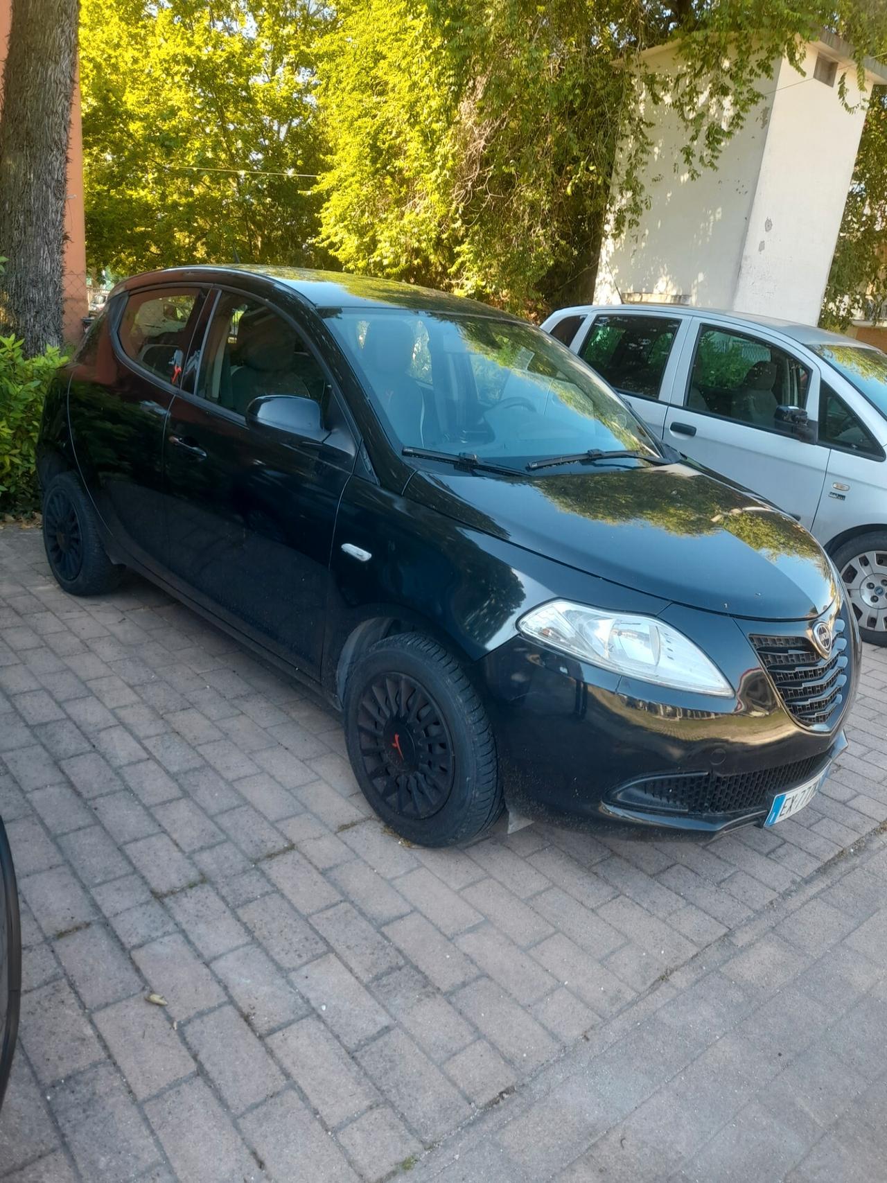 Lancia Ypsilon 0.9 TwinAir 85 CV Metano
