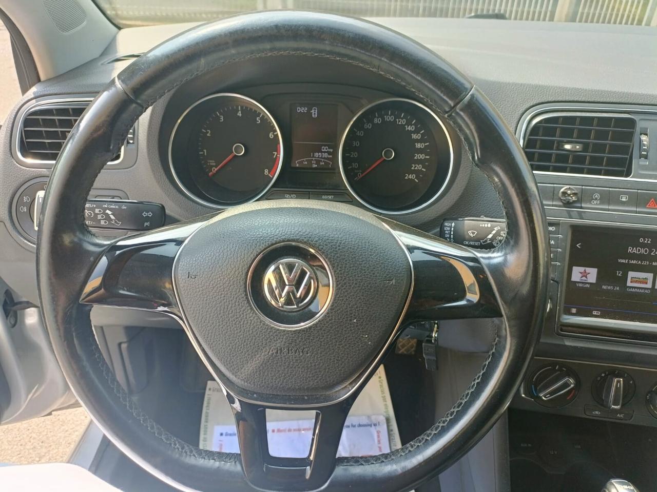 VOLKSWAGEN POLO