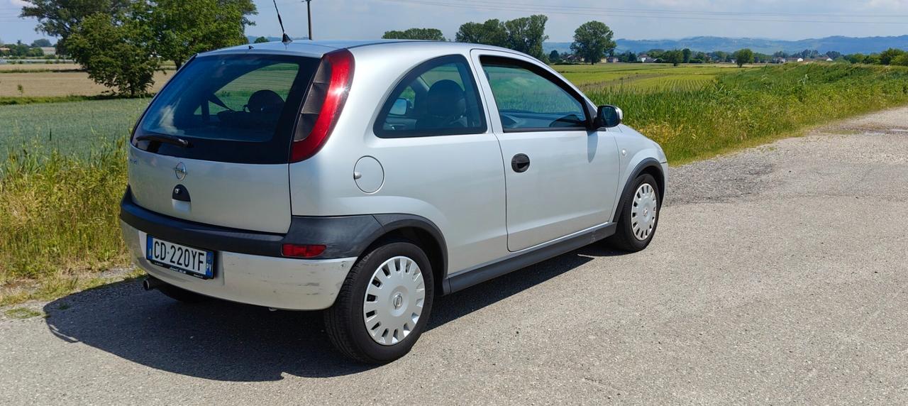 Opel Corsa 1.0 Benzina - Neopatentati