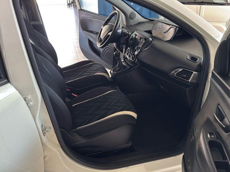 Lancia Ypsilon 1.2 69cv Silver