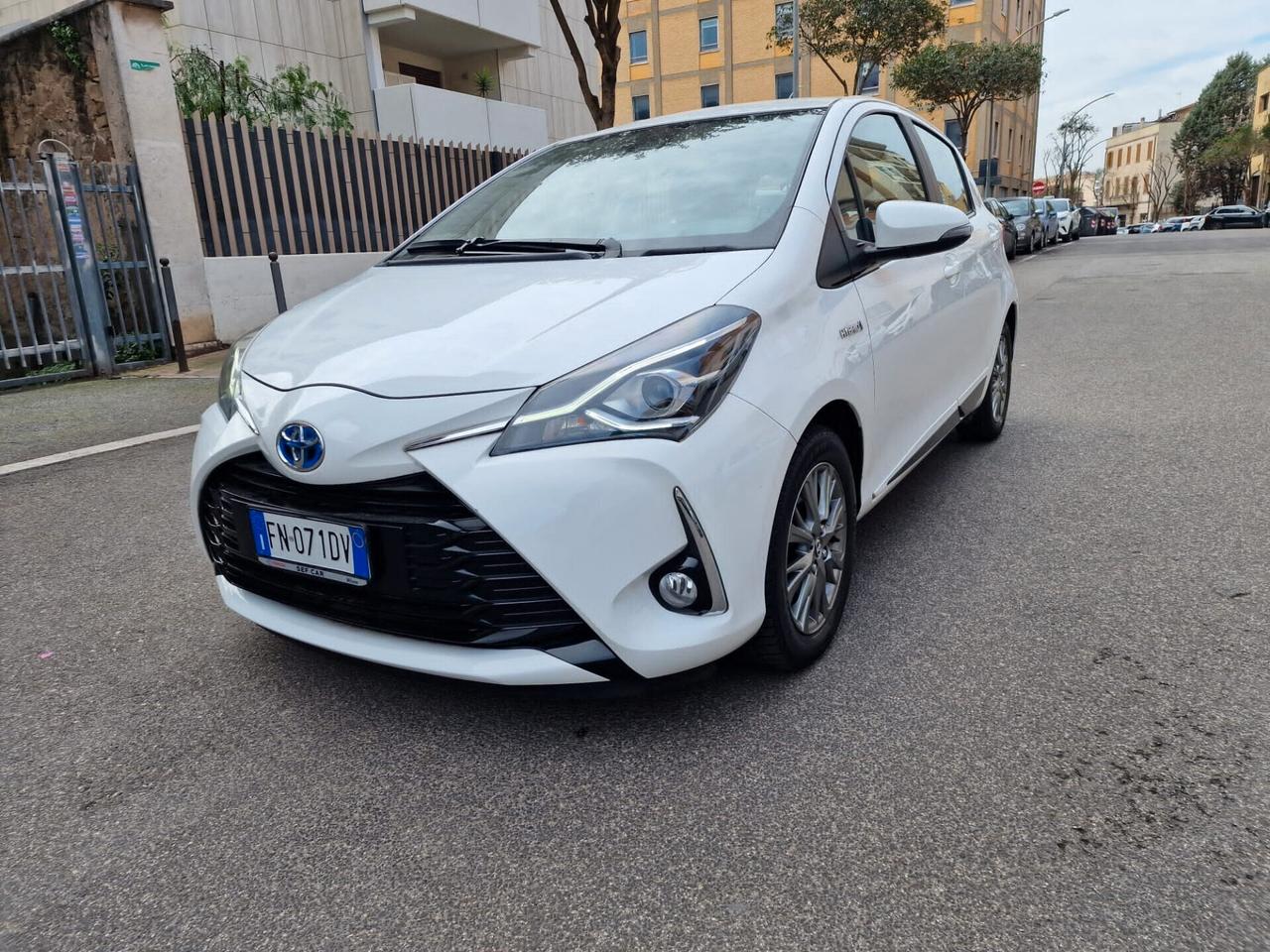 Toyota Yaris 1.5 Hybrid 5 porte 32.000 KM ADATTA A NEOPATENTATI