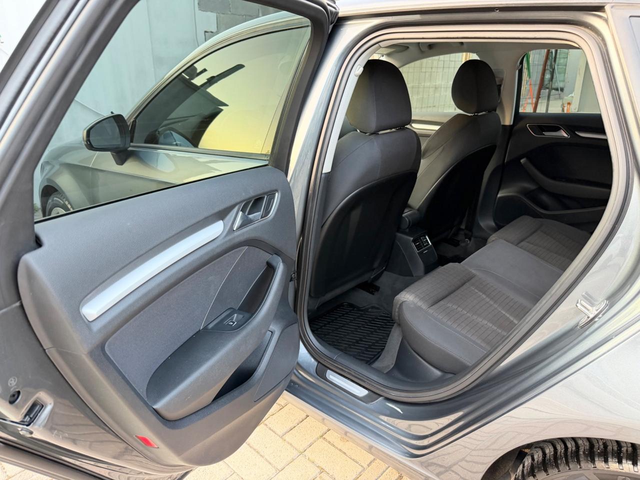 Audi A3 Sportback 1.6 TDI Ambition - GARANZIA