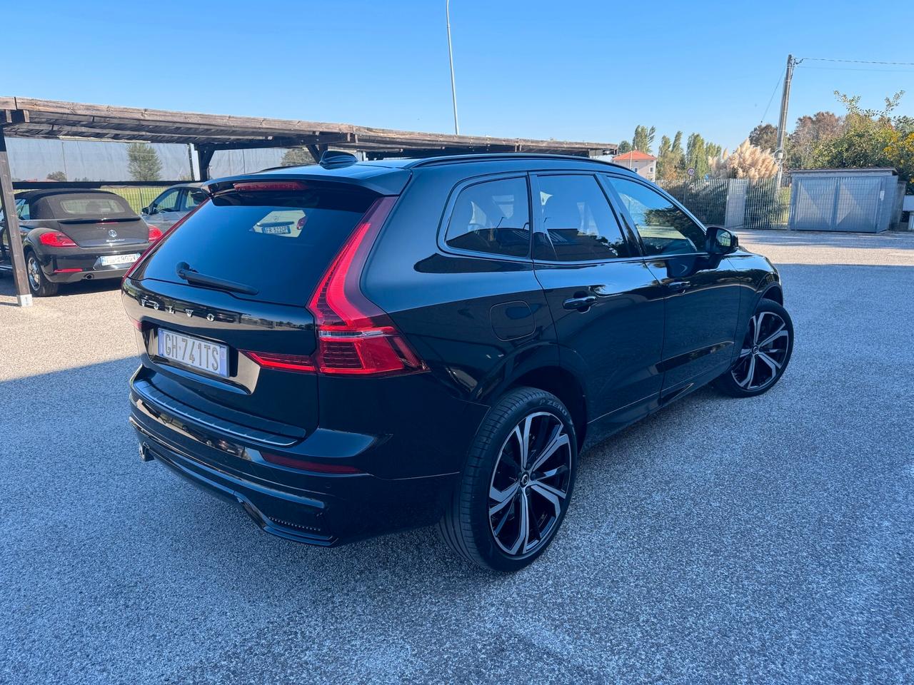 Volvo XC60 2.0 b4 R-design Ultimate Dark awd auto TETTO - AUTOCARRO - IVA ESPOSTA