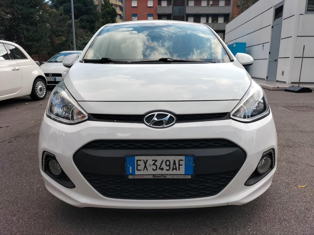 Hyundai i10 - TENUTA BENE !!!