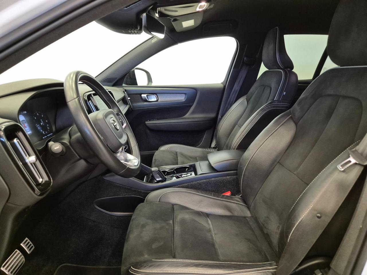 Volvo XC40 2.0 d3 R-design geartronic - UNIPROPRIETARIO - ACC/Lim - Cam