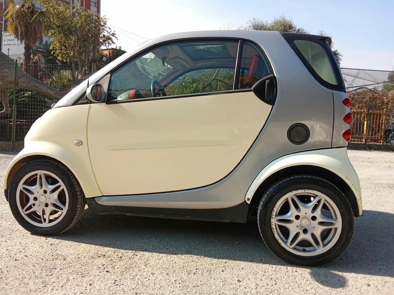 Smart 700 city-coupé pure (45 kW)