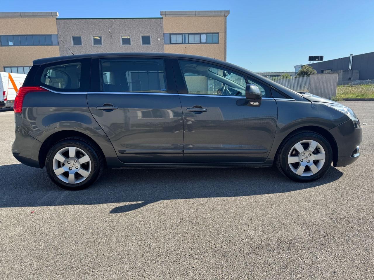 Peugeot 5008 1.6 HDi 112CV Business. 7 posti