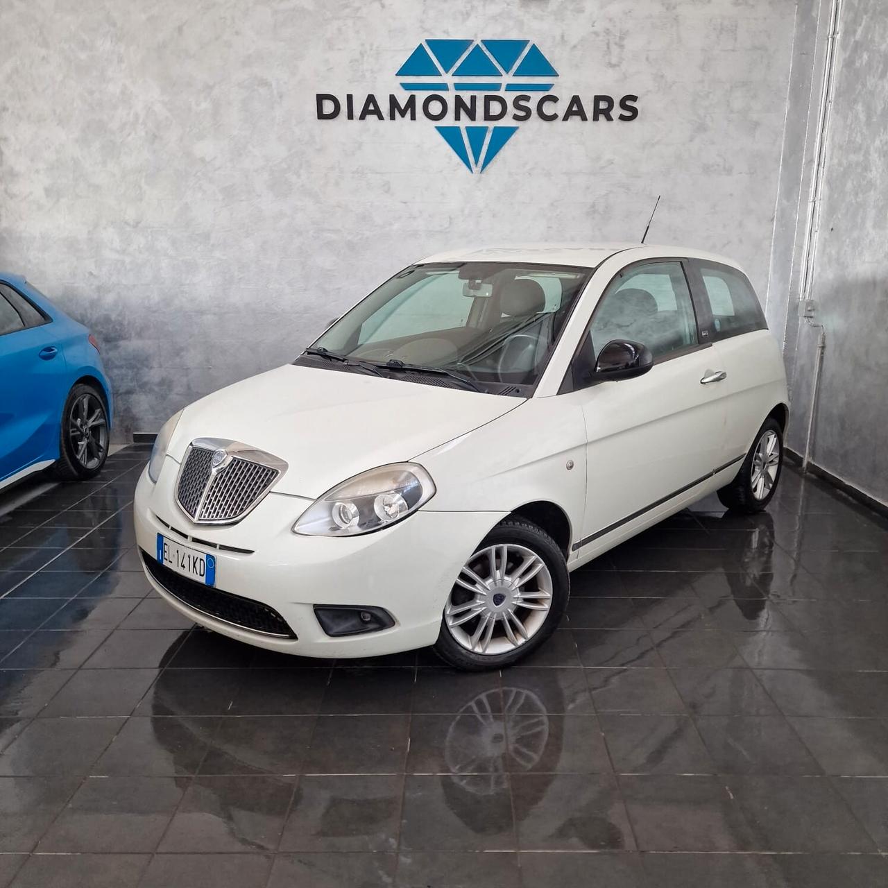 Lancia Ypsilon 1.3 MJT 75 CV Unyca