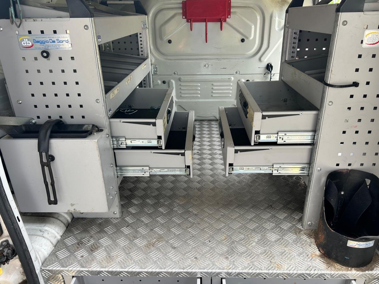 Fiat Fiorino 1.3 MJT 95CV Adventure scaffalature