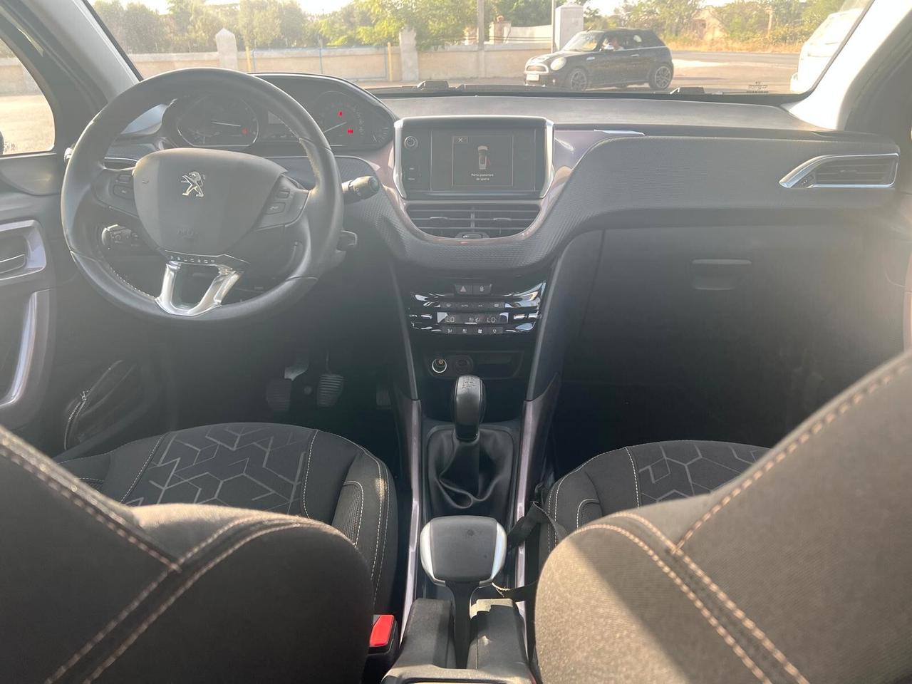 Peugeot 2008 BlueHDi 100 S&S Black Matt