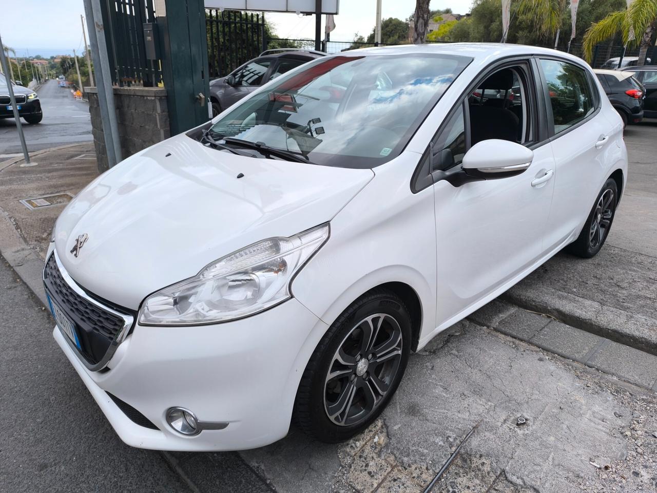 Peugeot 208 1.4 HDi 68 CV 5 porte Allure