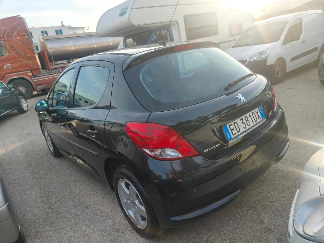 Peugeot 207 1.4 8V 75CV 5p. Energie