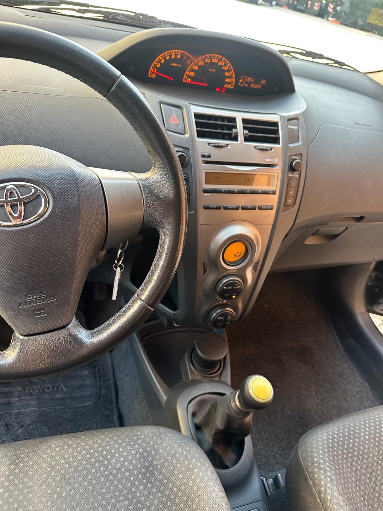 Toyota Yaris 1.0 5 porte Lounge
