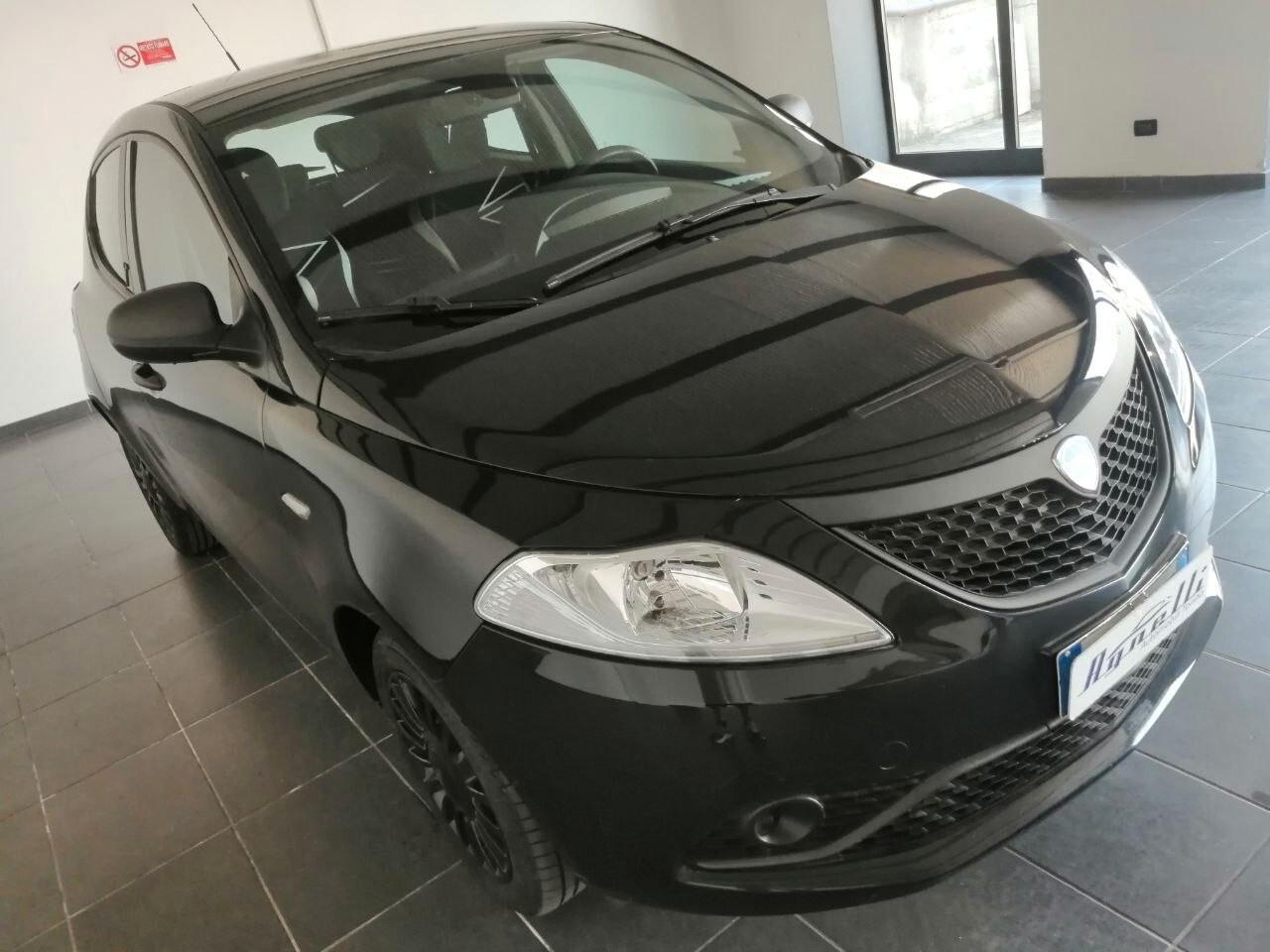 Lancia Ypsilon 1.2 69 CV 5 porte GPL Ecochic Silver