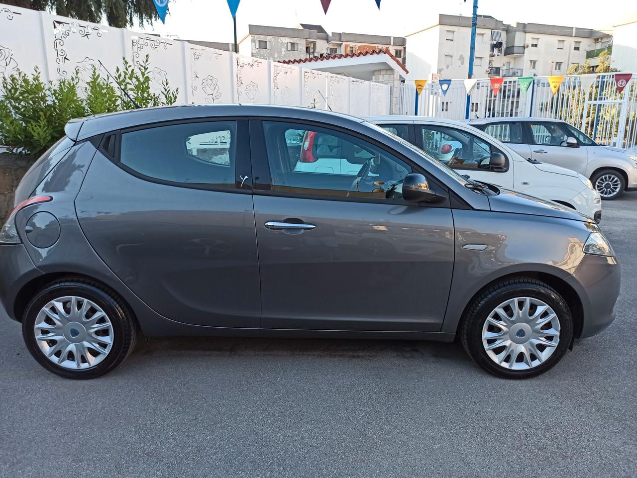 Lancia Ypsilon 1.2 69 CV 5 porte S&S Gold