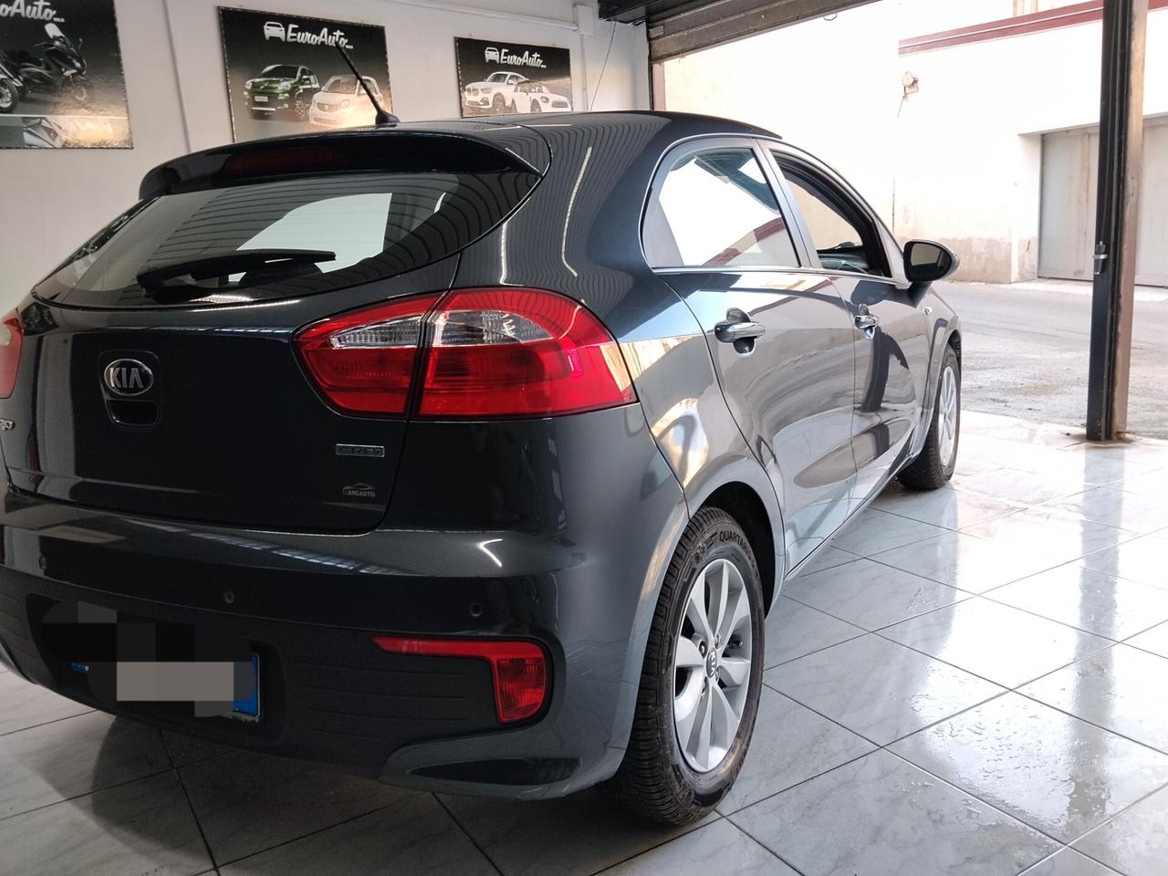 Kia Rio 1.1 diesel 2015 CON GARANZIA