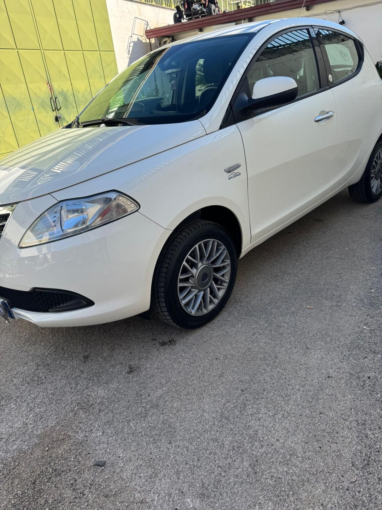 Lancia Ypsilon 0.9 TwinAir 85 CV 5 porte Metano Ecochic Gold