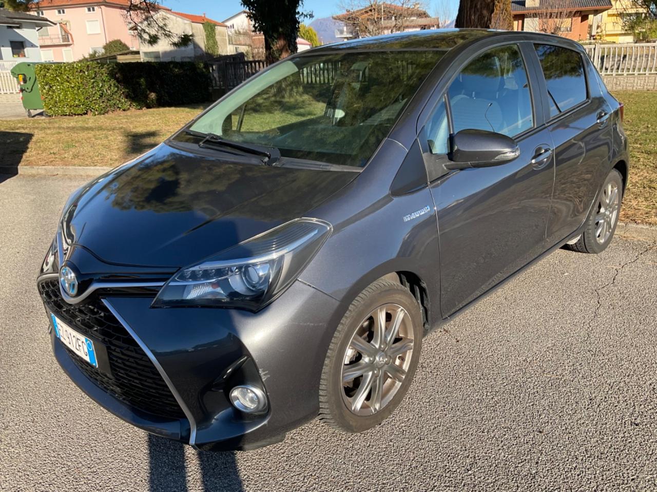 Toyota Yaris 1.5 Hybrid 5 porte by Glamour