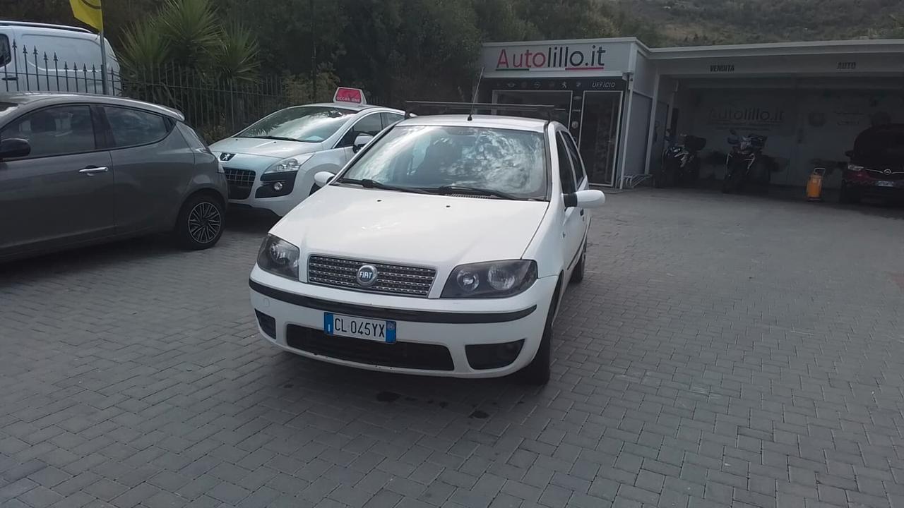 Fiat Punto 1.9 JTD 5 porte con gancio di traino omologato