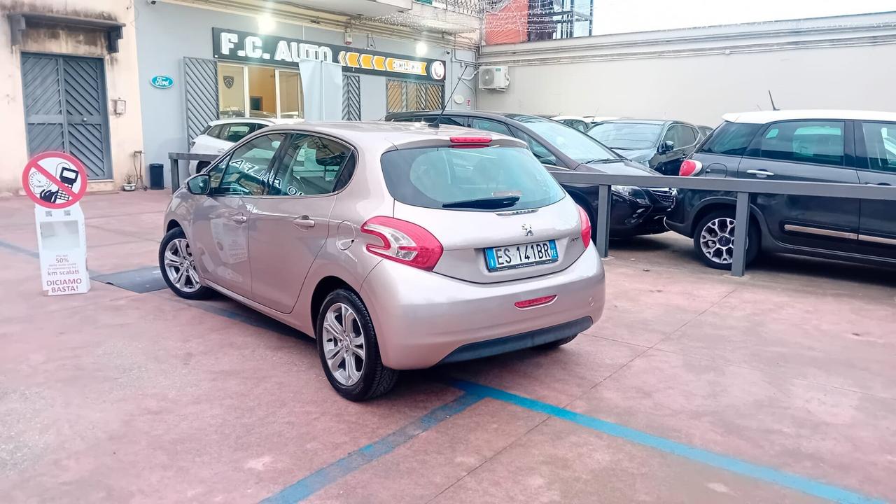 Peugeot 208 1.4 HDi 68 CV 5 porte Allure