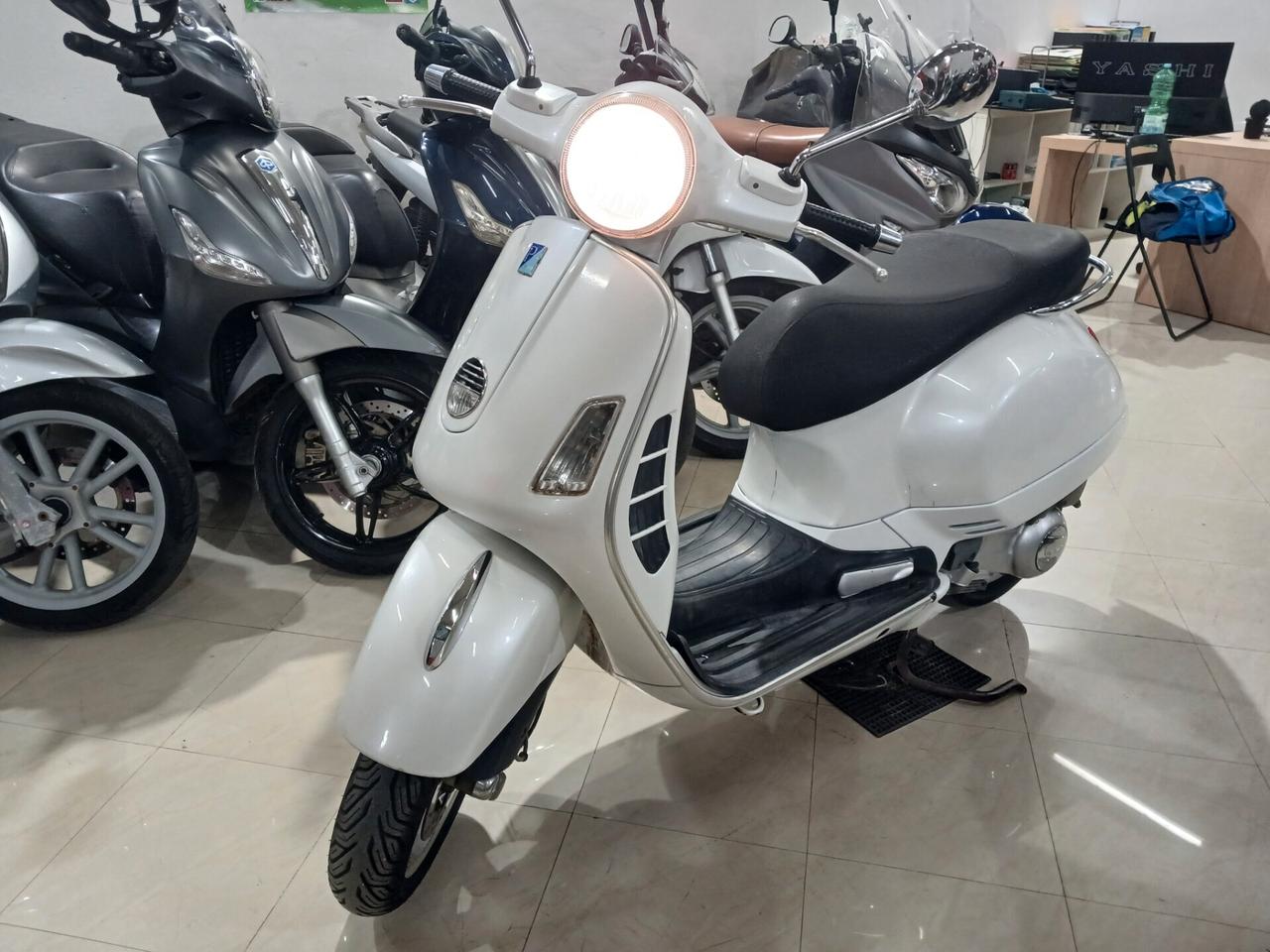 VESPA 250 GTS GARANTITA 12 MESI
