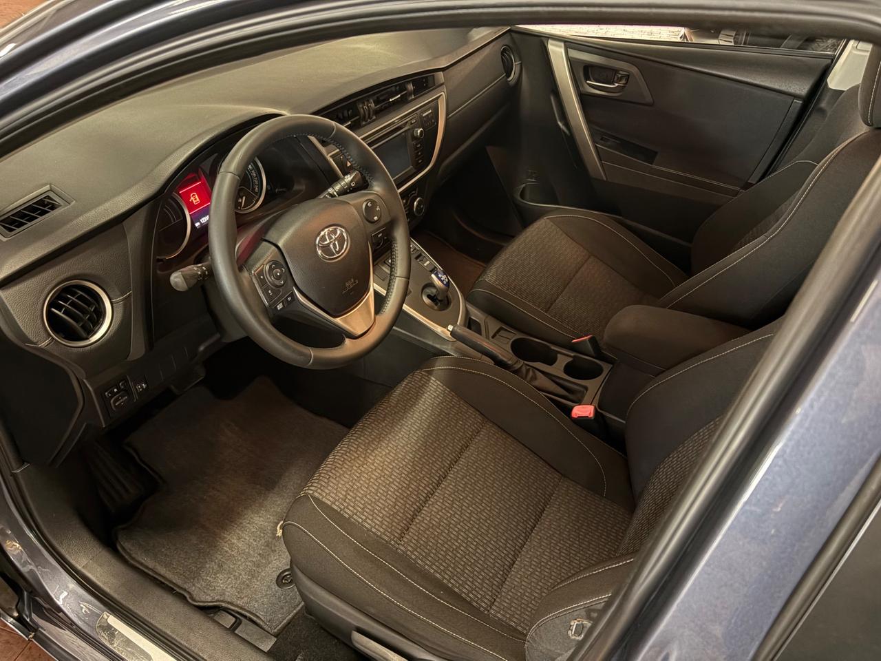 Toyota Auris Touring Sports 1.8 Hybrid Lounge
