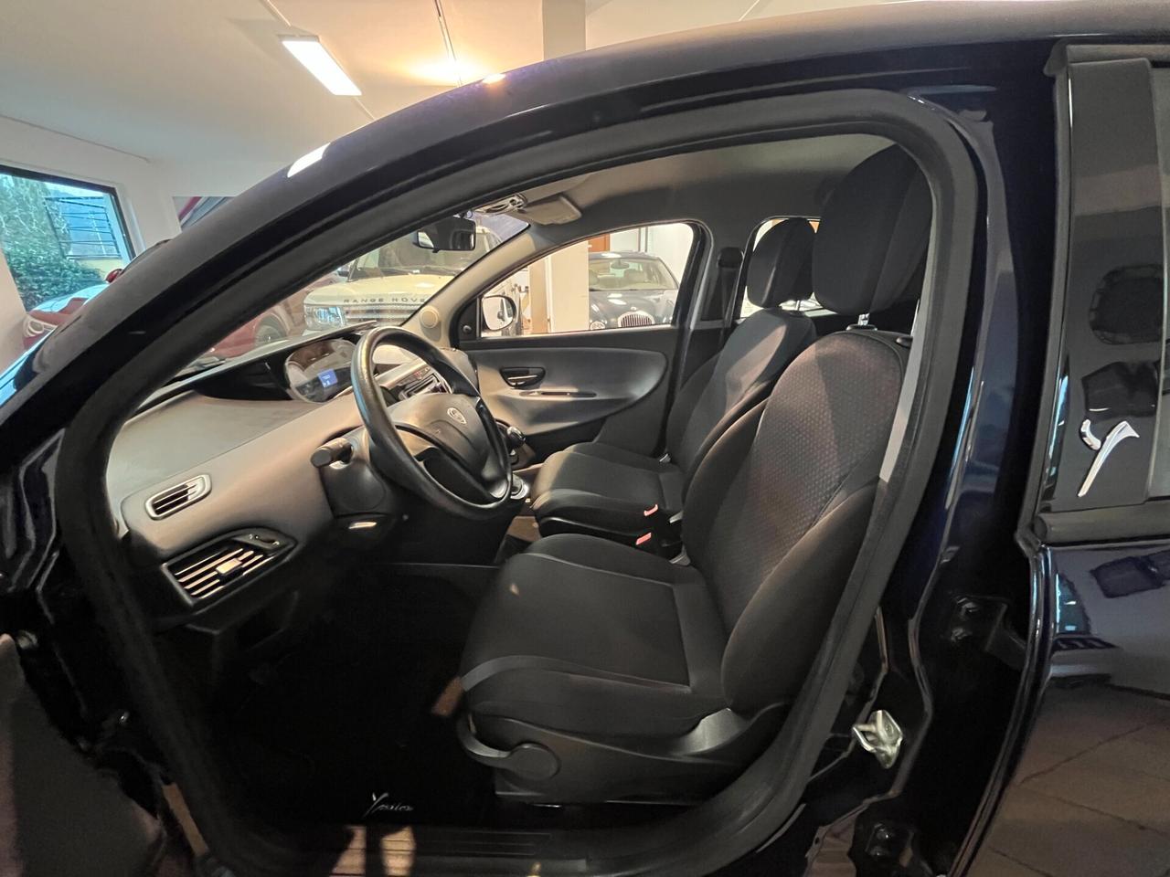 Lancia Ypsilon 1.2 69 CV 5 porte Silver 5 POSTI