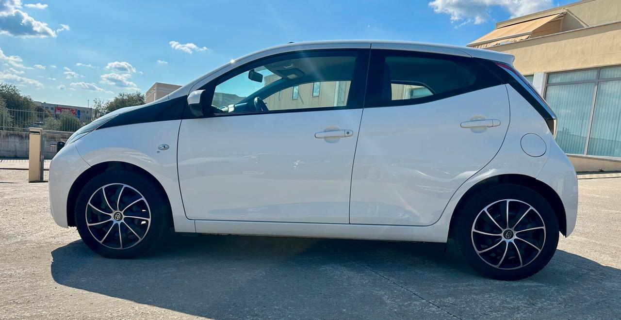 Toyota Aygo 1.0 VVT-i 69 CV 5 porte x-play