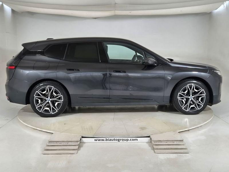 BMW iX i20 2021 xdrive40 pacchetto sportivo