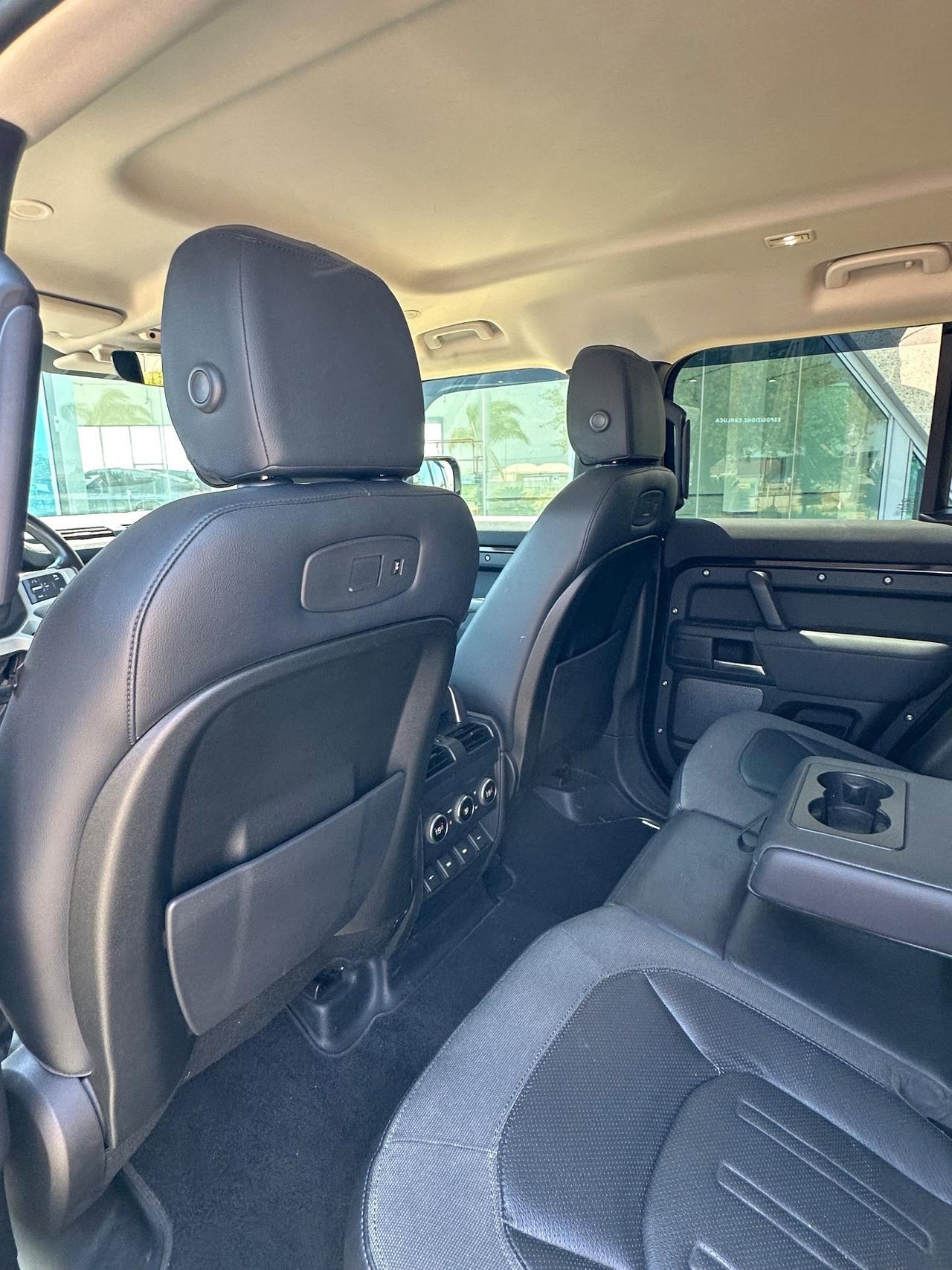 Land Rover Defender 110 HSE 240cv offerta T-Stock prezzo imperdibile