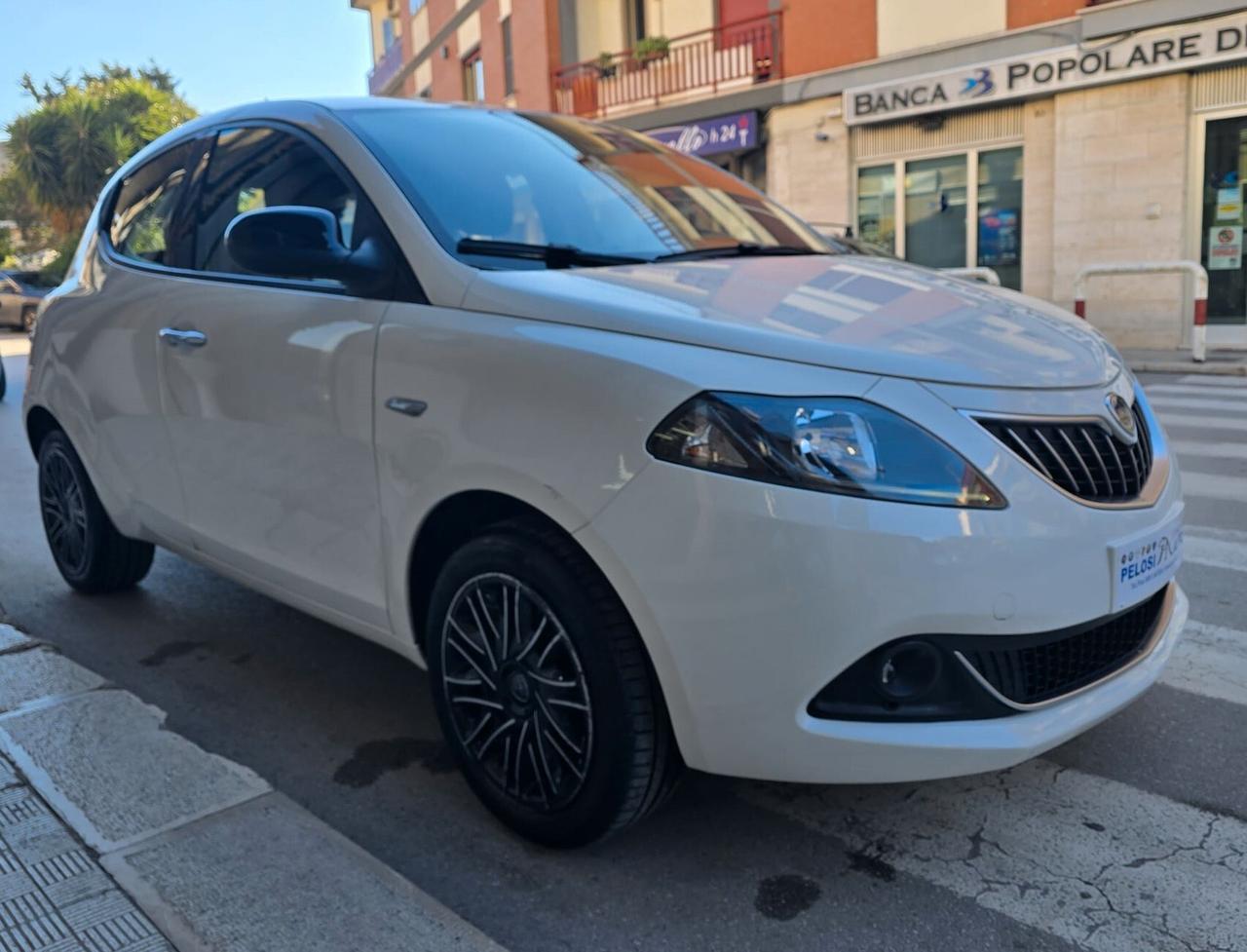 Lancia Ypsilon 1.0 FireFly 5 porte Hybrid Gold