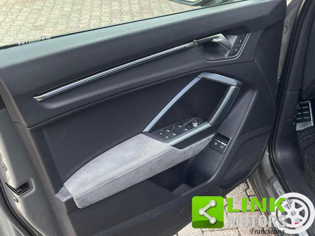 AUDI Q3 S-tronic S-line plug-in Hybrid Identity Black