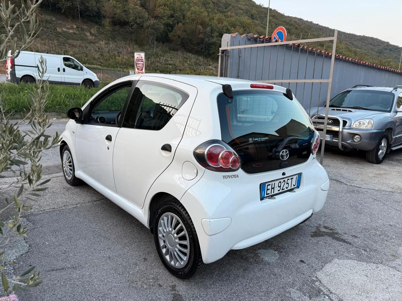 Toyota AYGO 1.0 5 porte Deep Ocean Connect PERFETTA