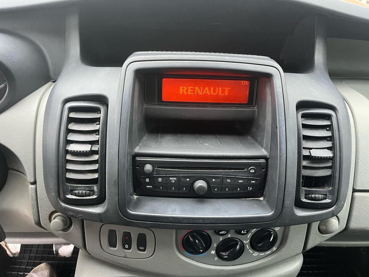 Renault Trafic 2.0 dCi/115 Furgone Unipro 2011