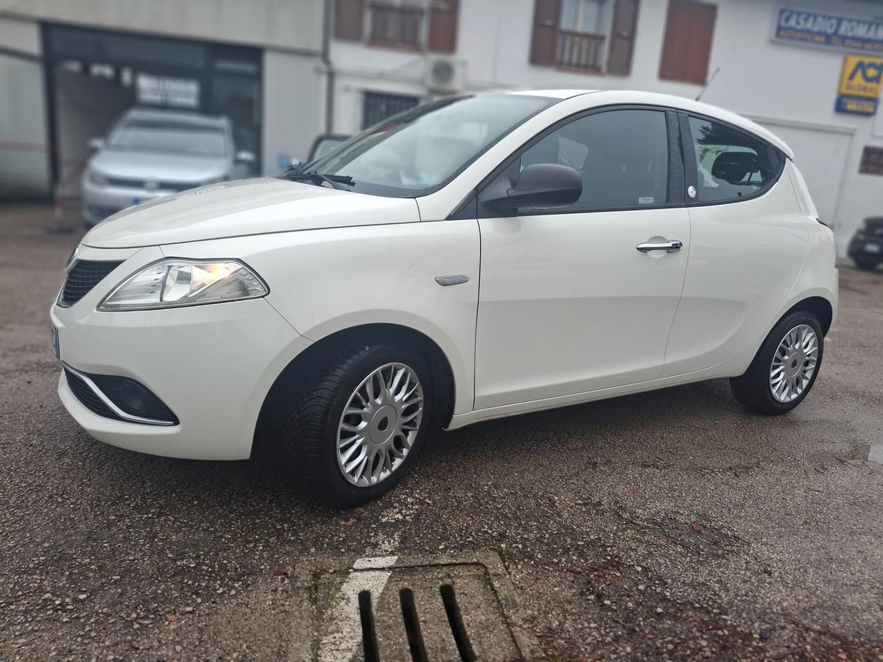 Lancia Ypsilon 1.2 ,5 porte GPL