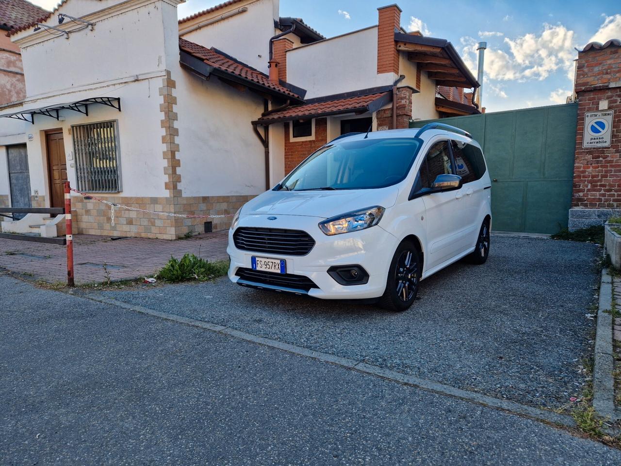 Ford Tourneo Courier 1.0 100CV "41.500 km" Carplay, Sensori post., Navi
