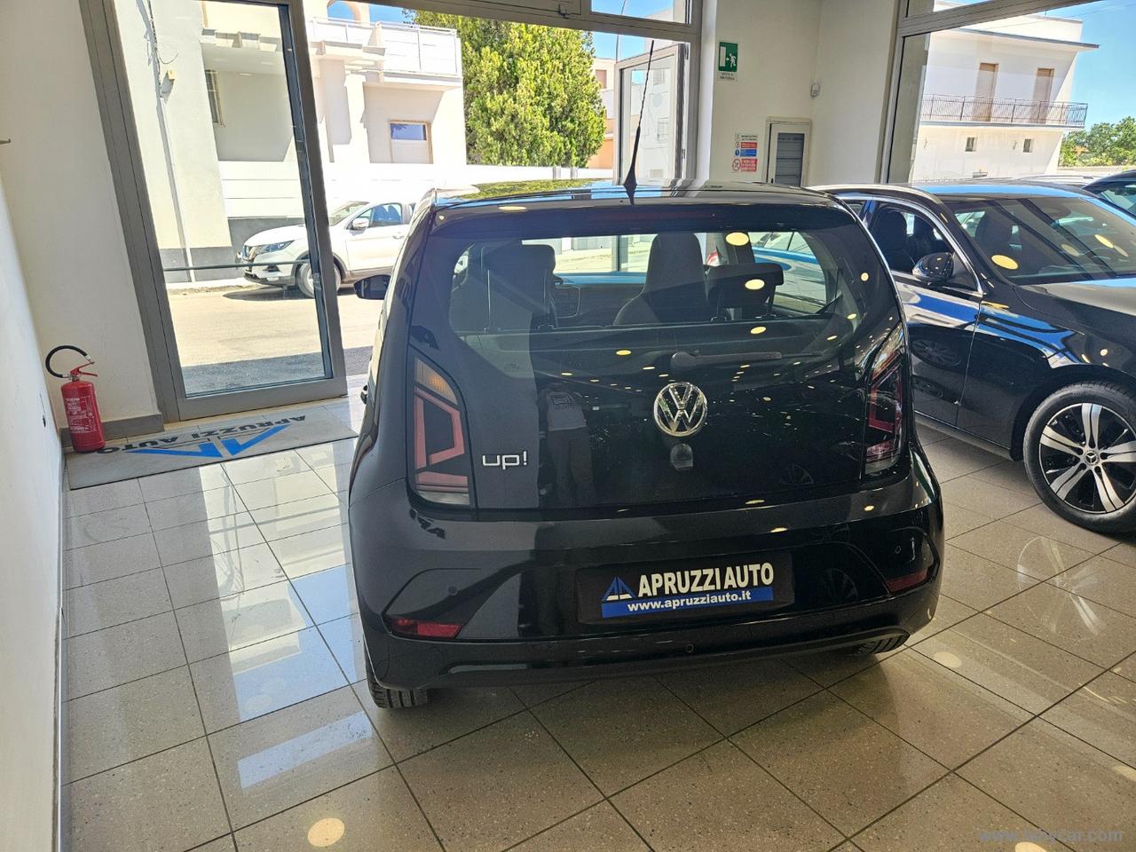 VOLKSWAGEN 1.0 5p. move up!