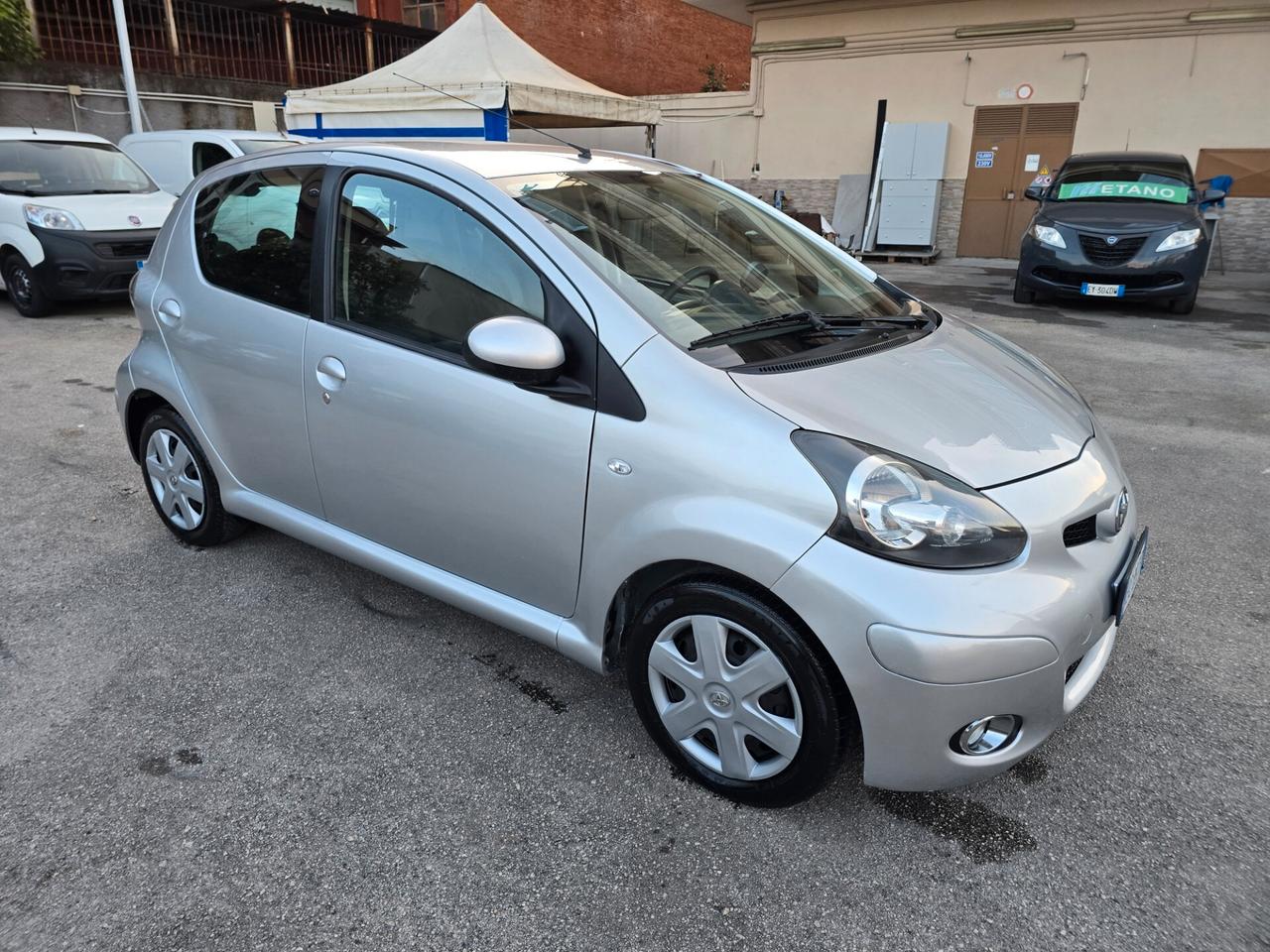 Toyota Aygo 1.0 12V VVT-i 5 porte Sol Connect MMT
