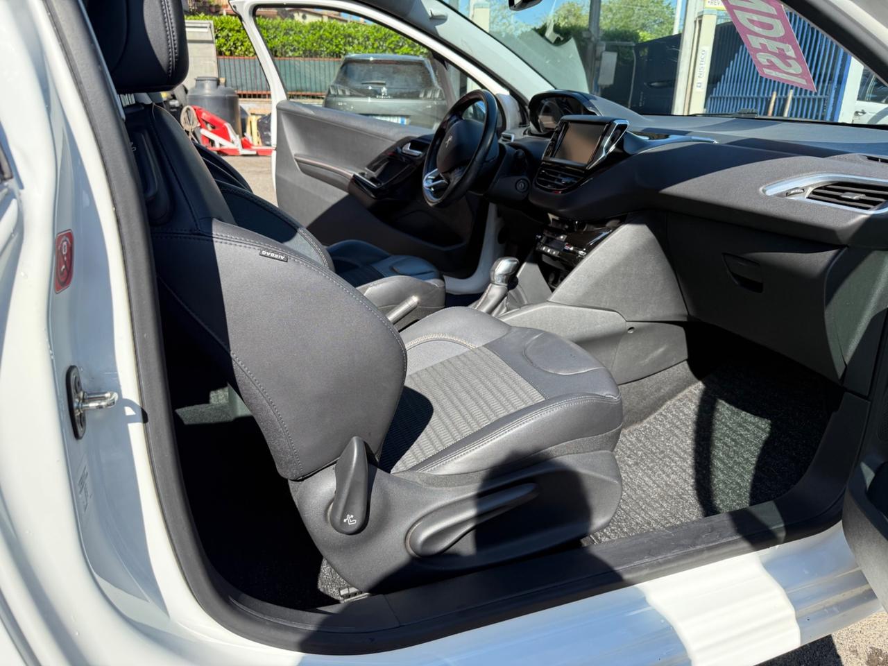 Peugeot 208 1.6 e-HDi 92 CV Stop&Start 3 porte Allure