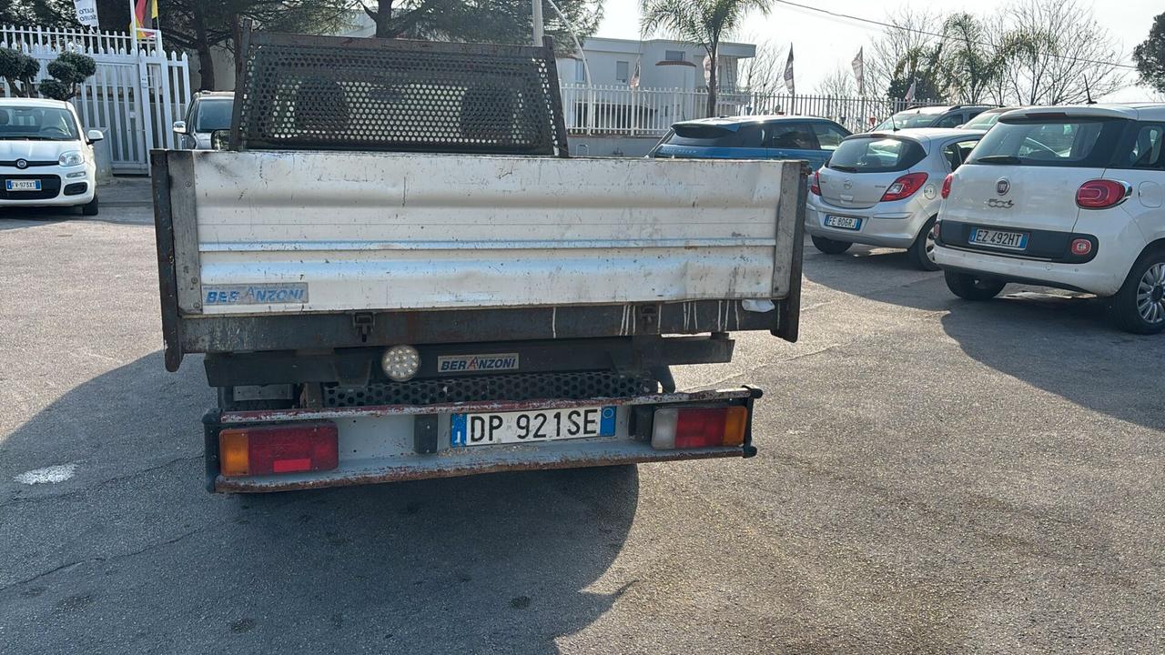 Mahindra Goa 2.5 CRDe 4WD SC Pick-Up Rib. Tril.