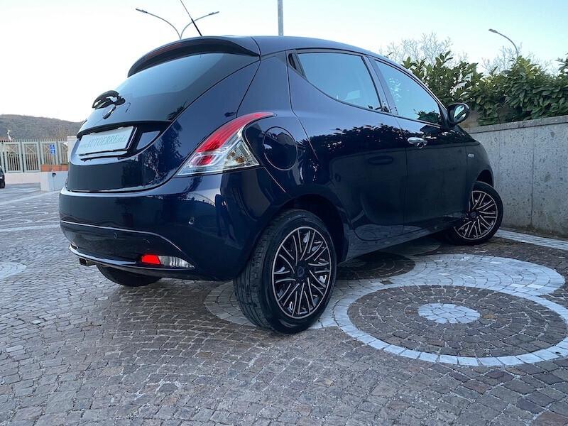 Lancia Ypsilon 1.2 69 CV 5 porte S&S Gold