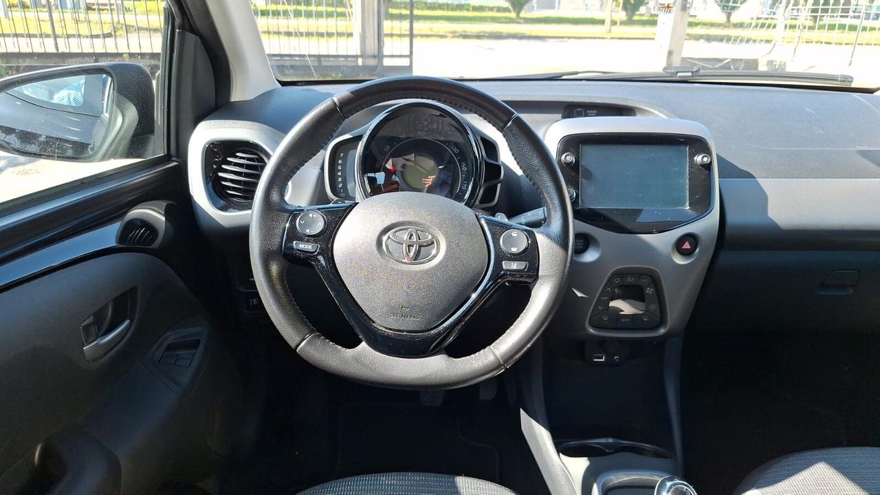 Toyota Aygo Connect 1.0 VVT-i 72 CV 5 porte x-wave MMT CAMBIO AUTOMATICO!!!