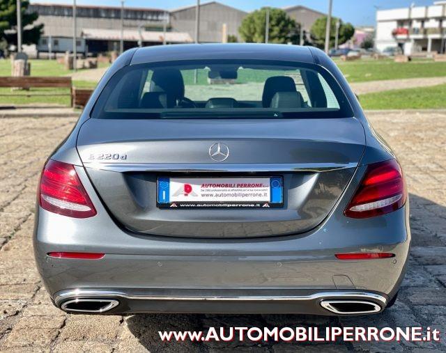 MERCEDES-BENZ E 220 d Sport (Virtual/Navi/Retro/LED)