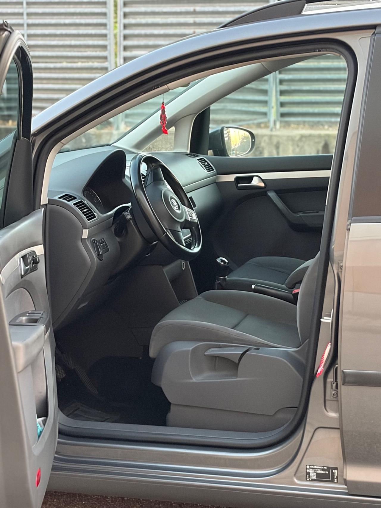 Vw TOURAN 1.6d 6 marce 7 posti anno 2013 pronta per viaggiare neopatentati