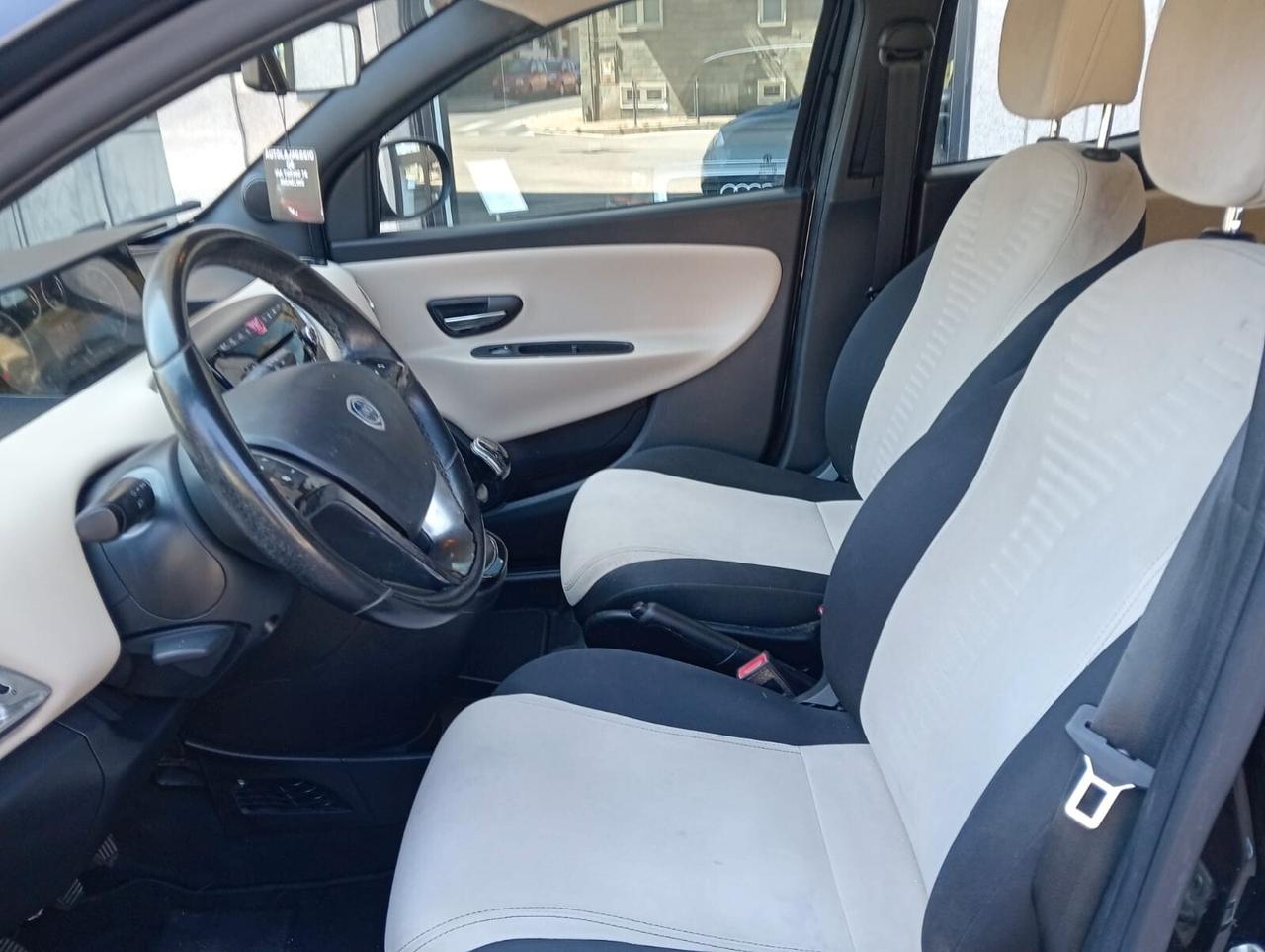 Lancia Ypsilon 0.9 TwinAir 85 CV 5 porte Metano Ecochic