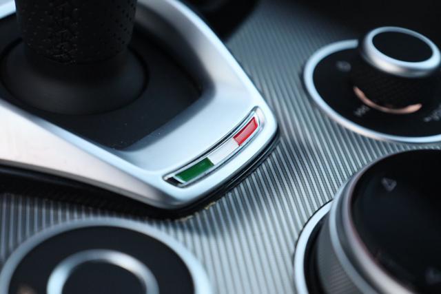 ALFA ROMEO Giulia 2.2 Turbodiesel 210 CV AT8 AWD Q4 Veloce