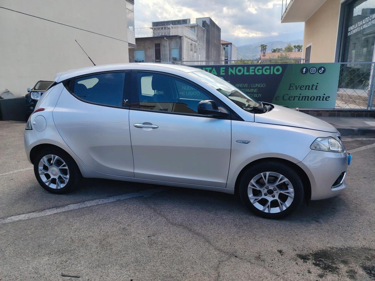 Lancia Ypsilon 1.2 69 CV 5 porte Gold