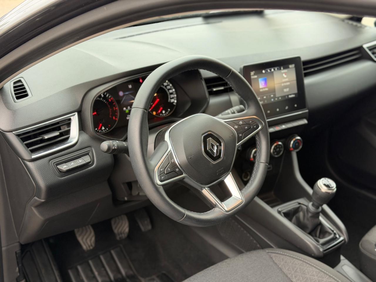 Renault Clio TCe 90 CV Equilibre solo 9000 km