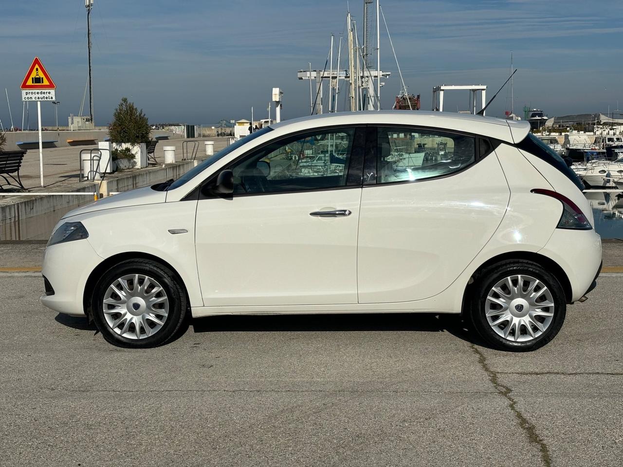 Lancia Ypsilon 1.3 MJT 16V 95 CV 5 porte S&S Silver